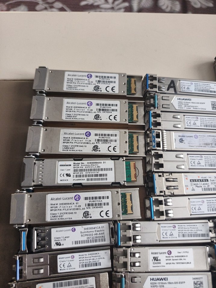 Çeşitli Gri Bilgisayar Bileşenleri - Görsel 2