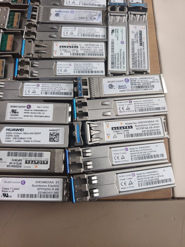 Çeşitli Gri Bilgisayar Bileşenleri - Görsel 4