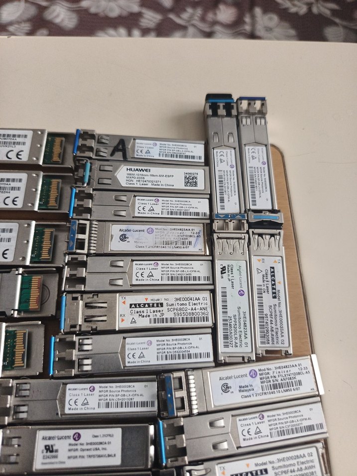 Çeşitli Gri Bilgisayar Bileşenleri - Görsel 3