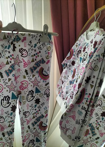 Kız Çocuk Renkli Baskılı Uzun Kollu Pijama Takımı - Görsel 2