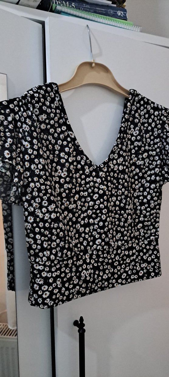 çiçekli v Yaka Siyah Desenli Kadın etek bluz ikili takım - Görsel 2