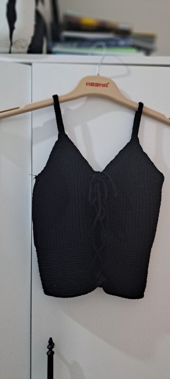 Siyah V Yaka Örgü Mini Atlet - Görsel 2