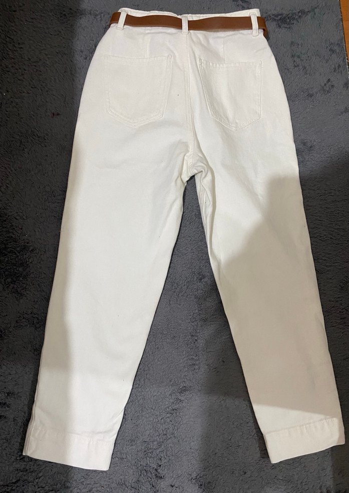 Kadın Beyaz Kemerli Mom jean - Görsel 2