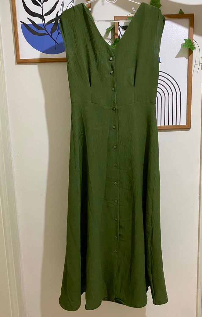 Düğmeli V Yaka Midi Elbise - Görsel 2