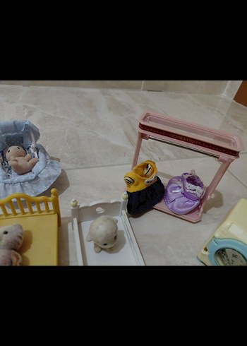 Slyvian Family Bebek ve Mobilya Seti Pastel Renkli Oyuncaklar - Görsel 3