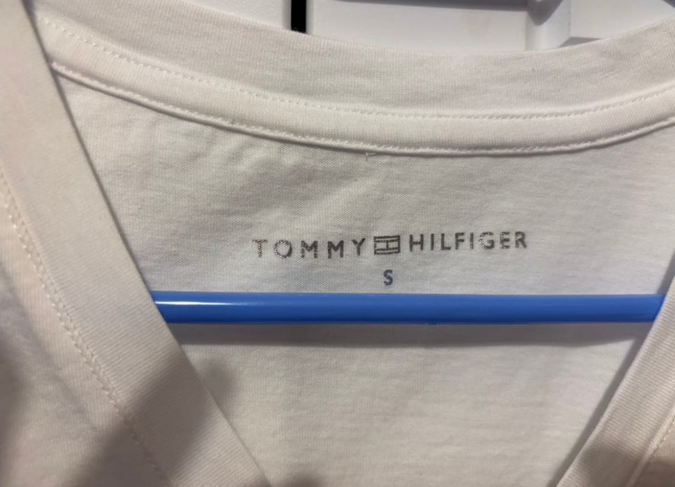 Tommy Hilfiger Beyaz V Yaka Tişört — görsel 3/5