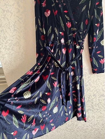 Kadife çiçekli elbise - Görsel 4