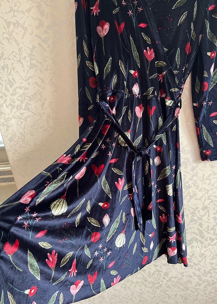 Kadife çiçekli elbise - Görsel 4