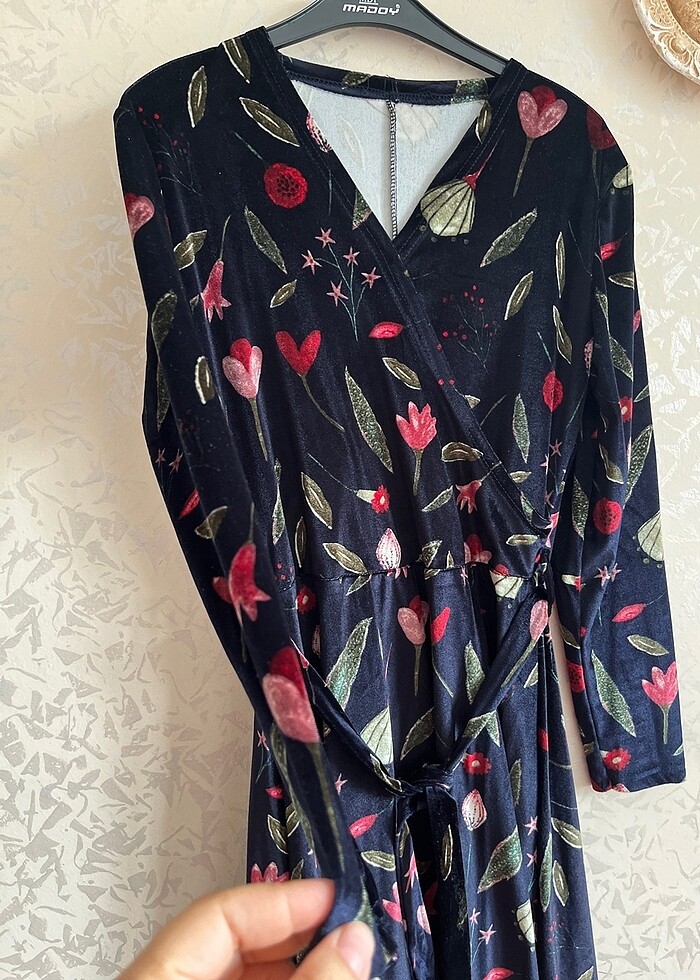 Kadife çiçekli elbise - Görsel 5