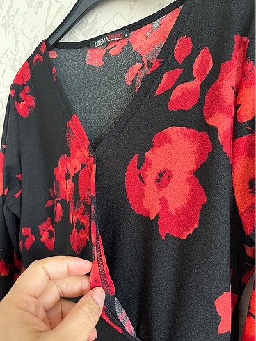 Siyah kırmızı çiçekli kısa elbise - Görsel 6