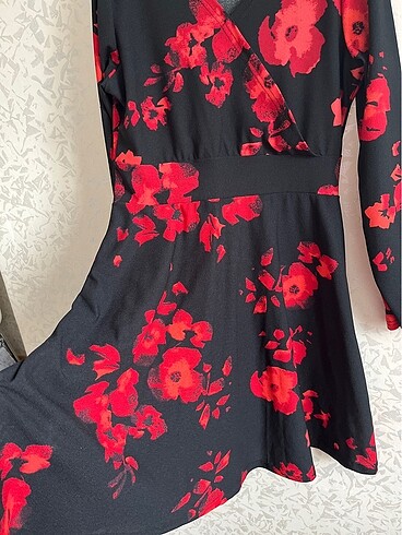 Siyah kırmızı çiçekli kısa elbise - Görsel 7