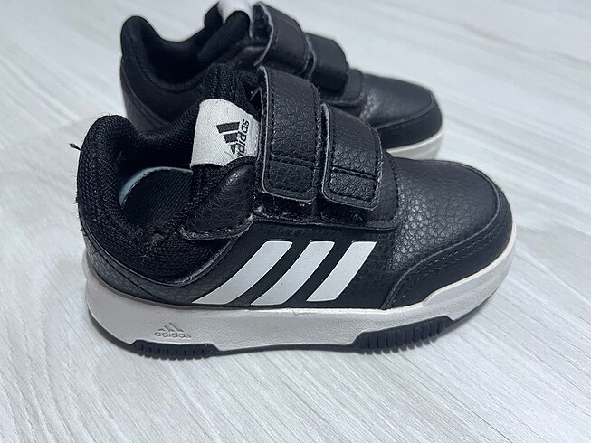 Adidas erkek çocuk spor ayakkabı 23,5 numara