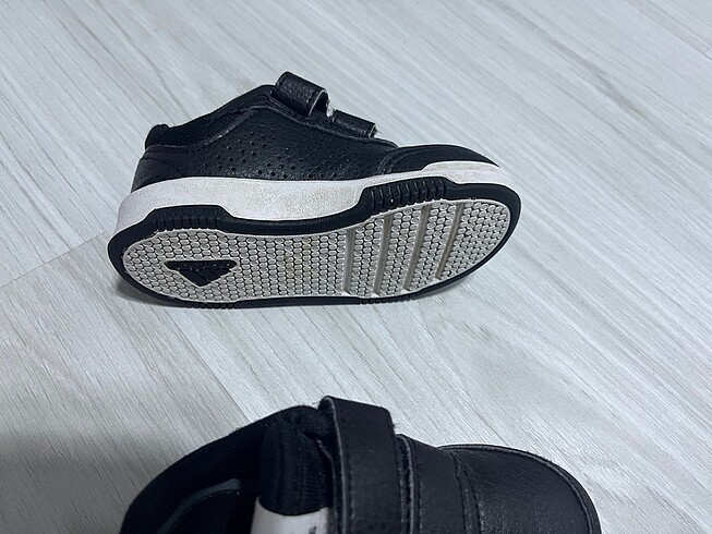 23 Beden siyah Renk Adidas erkek çocuk spor ayakkabı 23,5 numara