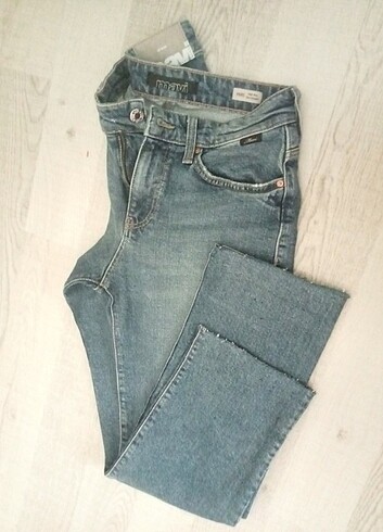 27 Beden MAVİ Jeans (PARİS) 27/28 ve T-shirt S/36