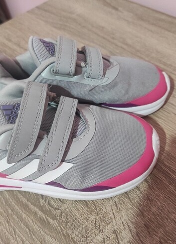 26 Beden Adidas çocuk spor ayakkabı