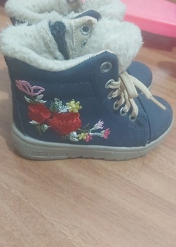 Kız Çocuk Mavi Kürklü Bot - Görsel 2
