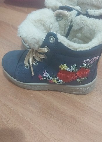 Kız Çocuk Mavi Kürklü Bot - Görsel 4