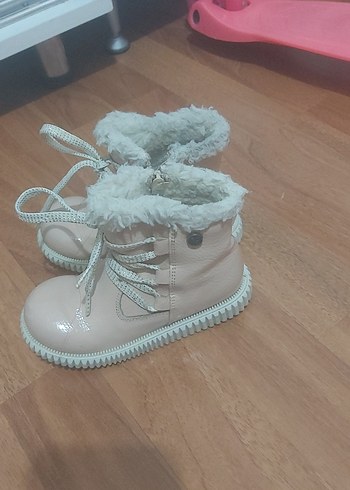 Beyaz Kürklü Kız Çocuk Botu - Görsel 3