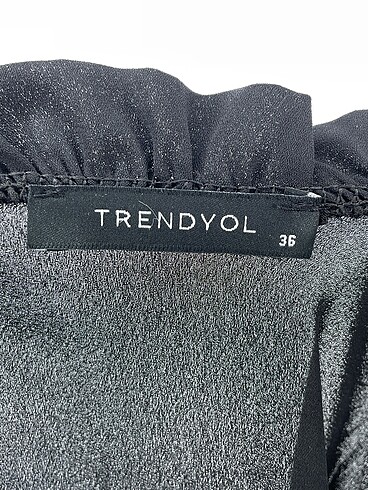 36 Beden siyah Renk Trendyol & Milla Bluz %70 İndirimli.