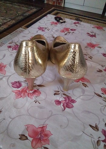 Diğer Altın Renkli Yılan Desenli Stiletto Kadın Ayakkabı