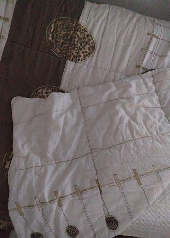 Gri ve Beyaz Nakışlı Yatak Örtüsü,yorgan - Görsel 6