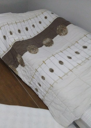 Gri ve Beyaz Nakışlı Yatak Örtüsü,yorgan - Görsel 4