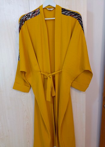 sarı omuz pul işlemleri olan yarasa kol tunik - Görsel 3