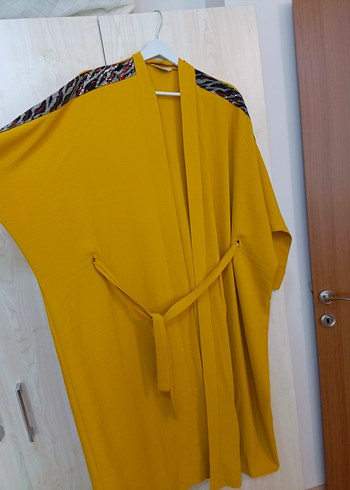 sarı omuz pul işlemleri olan yarasa kol tunik - Görsel 4
