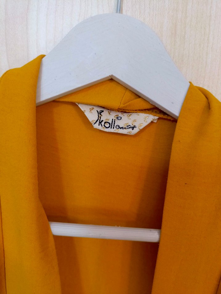 sarı omuz pul işlemleri olan yarasa kol tunik - Görsel 2