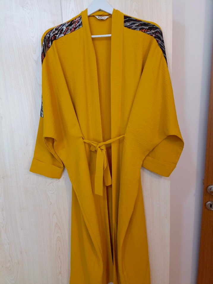 sarı omuz pul işlemleri olan yarasa kol tunik - Görsel 3