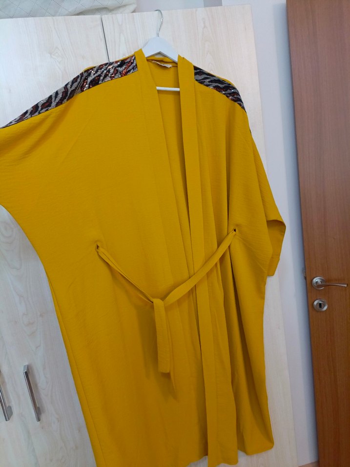 sarı omuz pul işlemleri olan yarasa kol tunik - Görsel 4