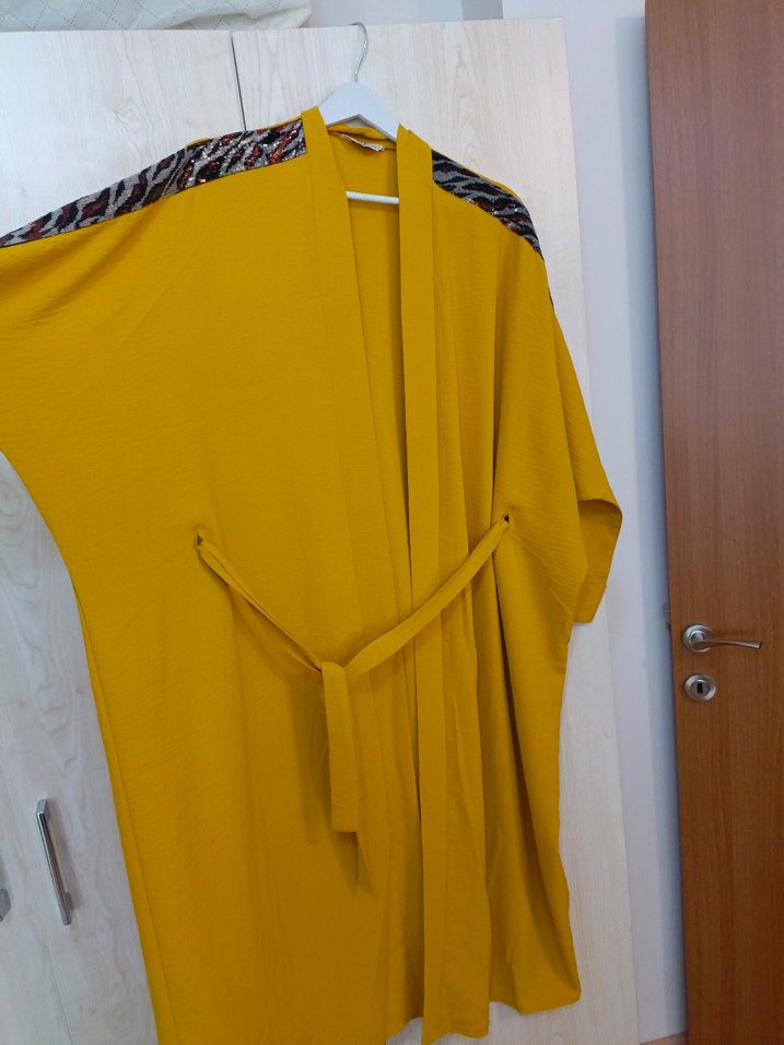sarı omuz pul işlemleri olan yarasa kol tunik - Görsel 5
