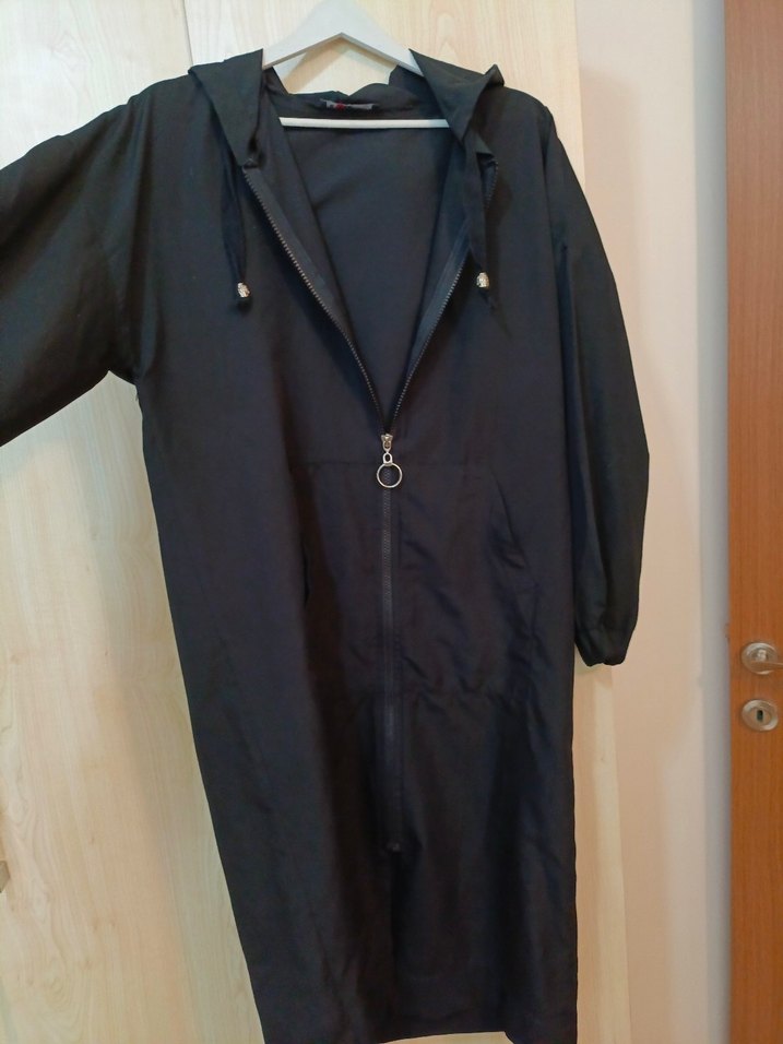 Siyah Kapüşonlu Uzun Kadın giy-çık - Görsel 2