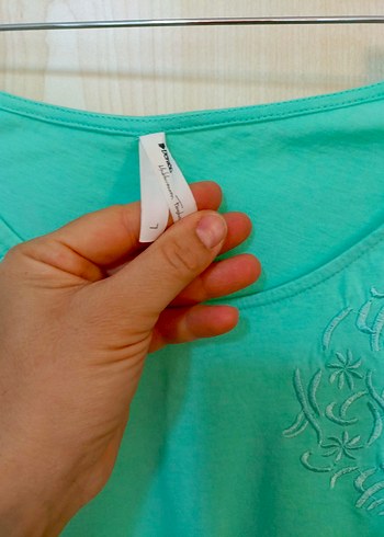 Dantel İşlemeli Turkuaz Kolsuz Bluz - Görsel 2