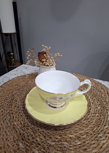 Sarı Modern Klasik Çay Fincanı ve Tabağı