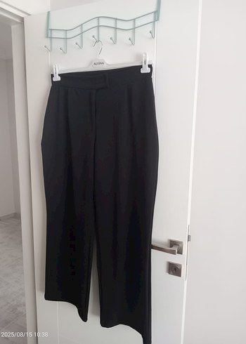 Siyah Kemerli Midi Kumaş Pantolon