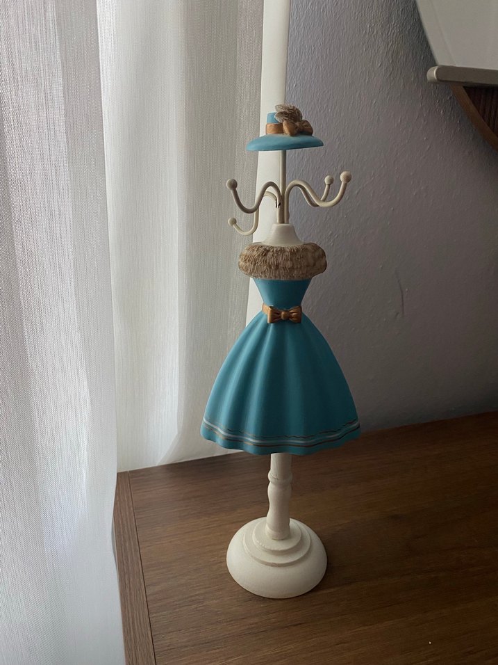 Pastel Turkuaz Elbiseli Biblo Takılık - Görsel 2