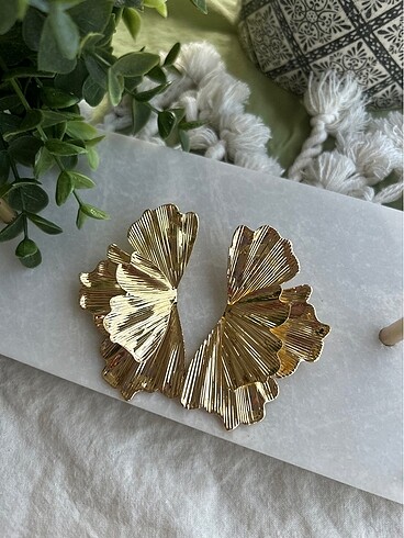 Gold Vintage Yaprak Model Küpe