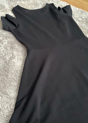l Beden Omuz Detaylı Siyah Midi Elbise