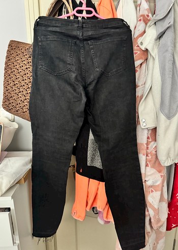 Siyah, Kemerli, Dar Kesim Kadın Midi Kot Pantolon - Görsel 3