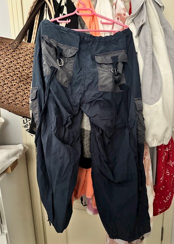 Kadın Gri Kemerli Rahat Kumaş Pantolon - Görsel 2