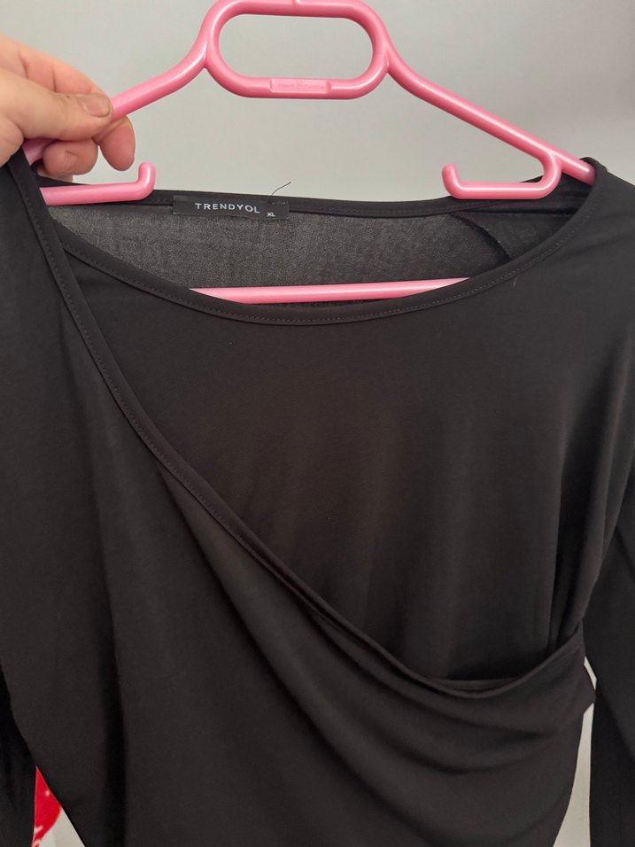 Siyah V Yaka Düğmeli Uzun Kollu Bluz - Görsel 2
