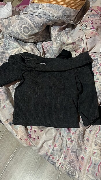 Yayık yaka crop bluz