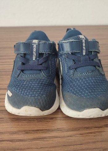Nike Orjinal Nike Revolution spor ayakkabı 23,5 numara