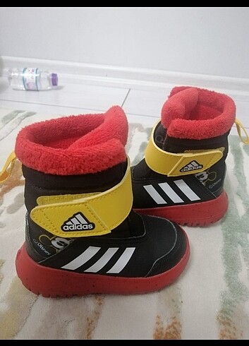 Adidas 22 numara bot