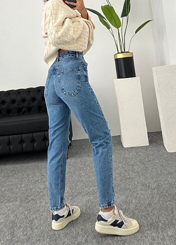 38 Beden mavi Renk Orijinal Zara marka yırtık detaylı jean