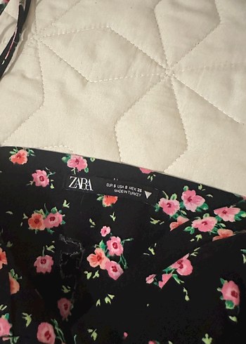 Zara Zara Çiçek Desenli Crop Top