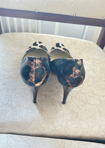 Kahverengi Leopar Desenli Deri Topuklu Ayakkabı ve Çanta - Görsel 3