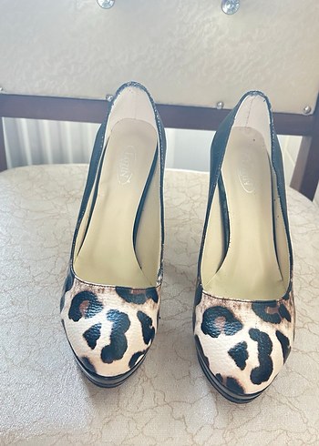 Kahverengi Leopar Desenli Deri Topuklu Ayakkabı ve Çanta - Görsel 2