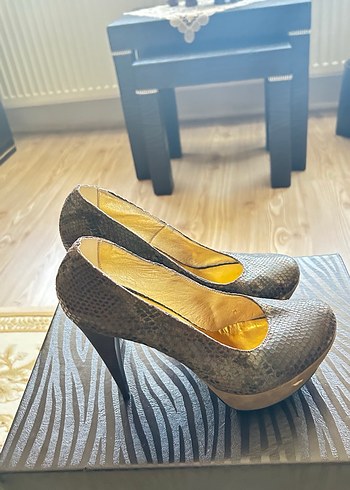 Klasik Yılan Desenli Topuklu Kadın Ayakkabı - Görsel 4